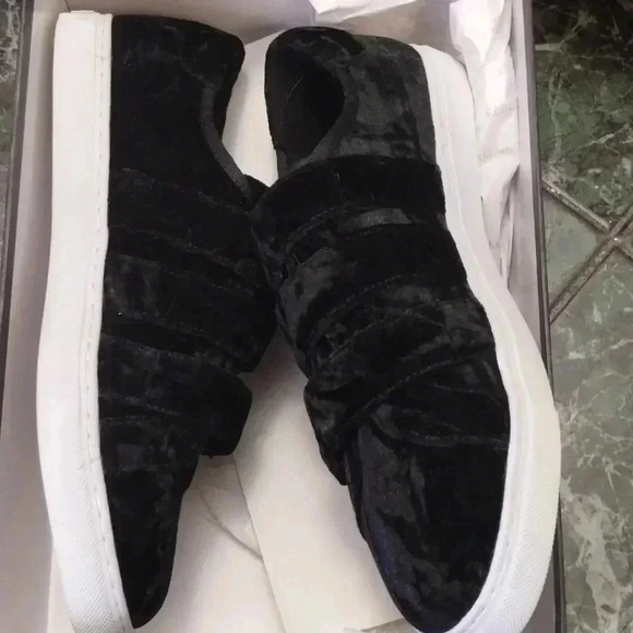 REBECCA MINKOFF Women's Crinkled Velvet Becky Sneakers size 10 - Picture 2 of 3